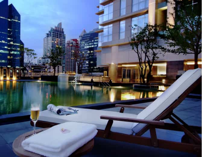 MARRIOTT EXECUTIVE APARMENTS POOLSIDE